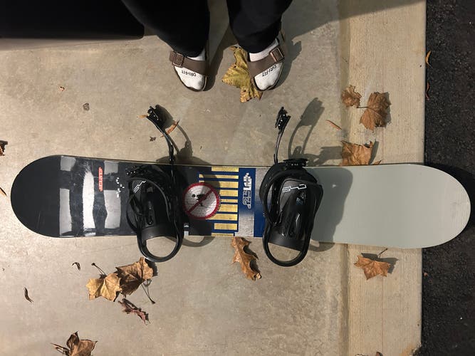 Unisex Burton Snowboard All Mountain With Bindings Medium Flex Directional Twin 154 cm (Used)