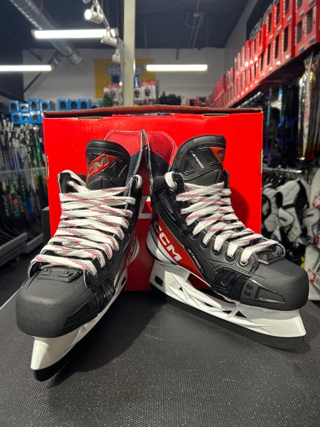 CCM JetSpeed Vibe (SMU) Hockey Skates Regular Width Size 5.5 (New)