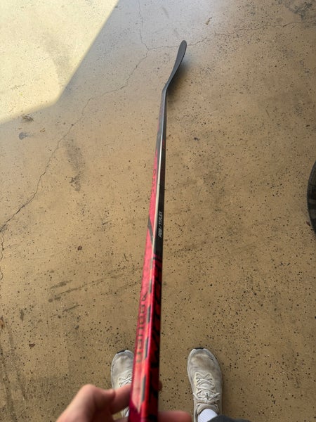 Pro Stock Red Senior Bauer Twitch Right Handed Hockey Stick P28 77 Flex Pro Stock (Used)
