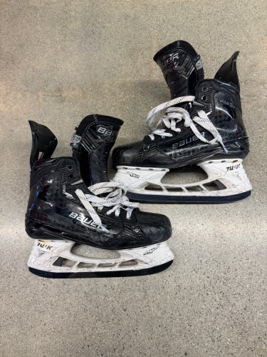 Senior Bauer Supreme Mach Hockey Skates Narrow Width 7.5 (Used)