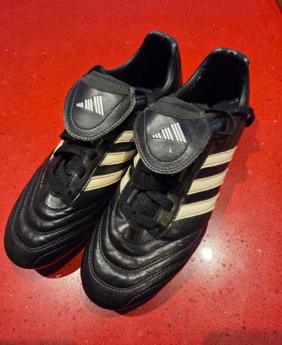 Vintage Women's Size 8.5 Adidas Traxion Soccer Cleats (Used)