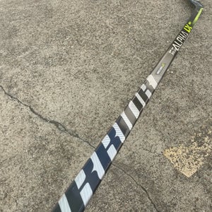 Autographed Warrior Alpha LXPRO Pro Stock Hockey Stick Grip 90 Flex P28 Curve Left 2760