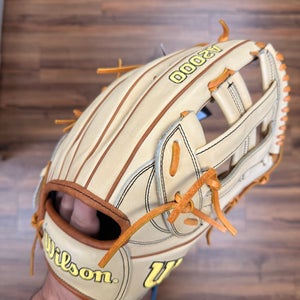 Wilson A2000 RH Outfield Baseball Glove 12.75" 
1799 (New)