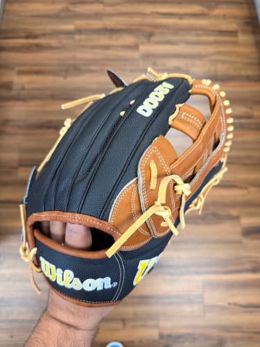 Wilson A2000 RH Outfield Baseball Glove 12.75" 1799 (New)