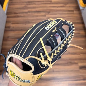 Wilson A2000 RH Outfield Baseball Glove 12.75" 
1810 (New)