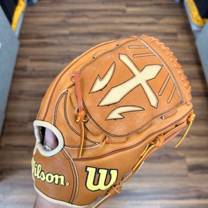 Wilson A2000 RH Pitcher's Baseball Glove 12" B23 (New)