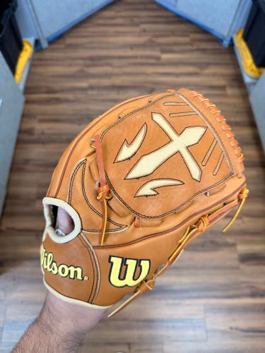 Wilson A2000 RH Pitcher's Baseball Glove 12" B23 (New)