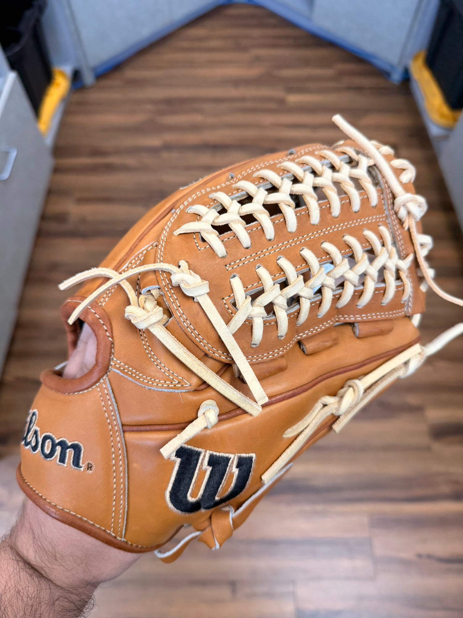 Wilson A2000 RH Pitcher's Baseball Glove 11.75