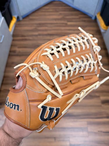 Wilson A2000 RH Pitcher's Baseball Glove 11.75" D33 (New)