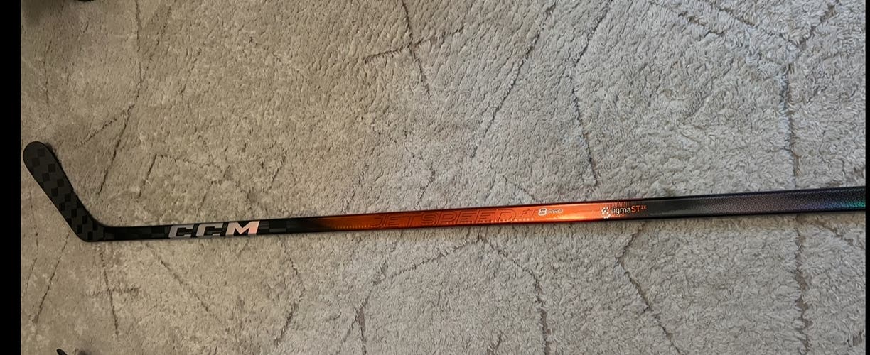 Senior CCM JetSpeed FT8 Pro Right Handed Hockey Stick P29 75 Flex (New)