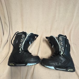 Women's Size (W 7.0) Silence Snowboard Boots (Used)