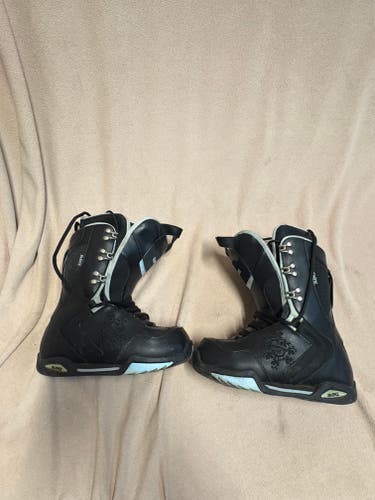 Women's Size (W 7.0) Silence Snowboard Boots (Used)