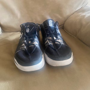 Men's Size M 12.0 (W 13.0) Nike Kyrie 7 Shoes (Used)