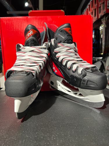 CCM JetSpeed Control (SMU) Hockey Skates Regular Width Size 1 (New)