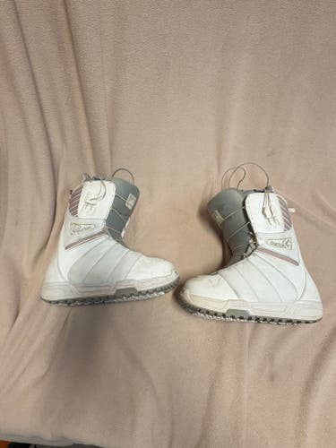 Size M 7.0 (W 8.0) Burton Mint Snowboard Boots (Used)