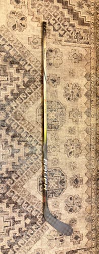 Senior Bauer Vapor Hyperlite 2 Left Hand Hockey Stick P92 77 Flex (Used)