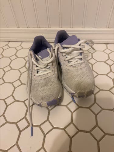 Kid's Size girls 2.5 Adidas Golf Shoes (Used)