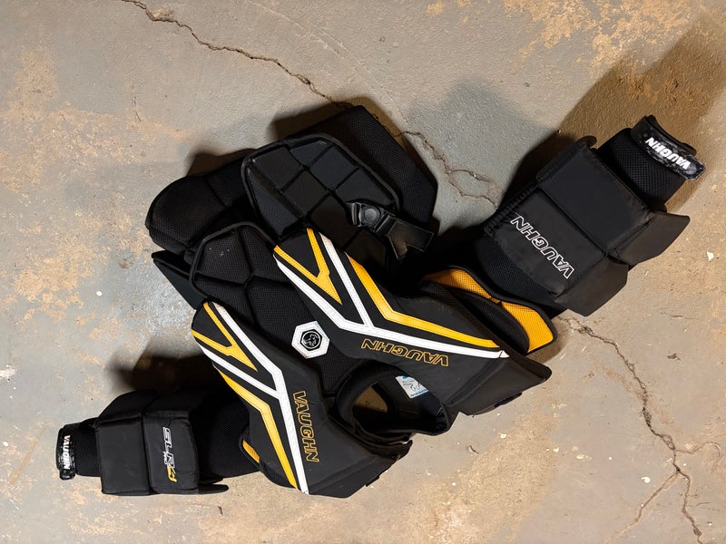 Large 2023 Vaughn SLR4 Pro Goalie Chest Protector Pro Stock (Used)