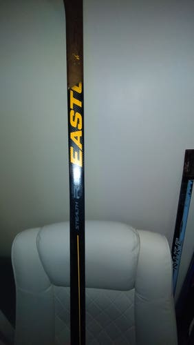 Easton Stealth RS Right Handed Hockey Stick PM9 65 Flex INT