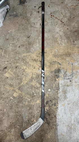 Intermediate CCM JetSpeed Pro Right Handed Hockey Stick P29 65 Flex (Used)
