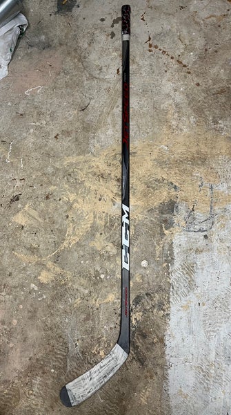 Intermediate CCM JetSpeed Pro Right Handed Hockey Stick P29 65 Flex (Used)
