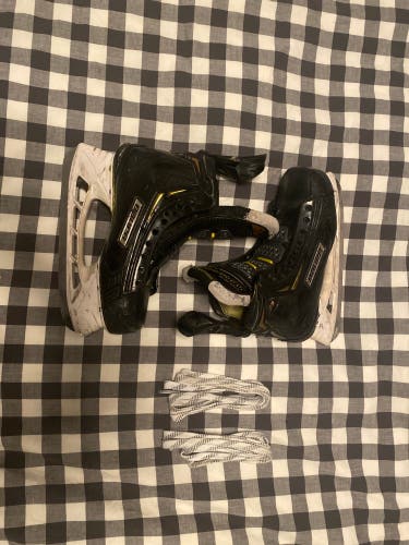 2018 Bauer Supreme 2S Pro Hockey Skates Regular Width Size 3 (Used)