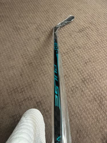 Junior Bauer PULSE Right Handed Hockey Stick P92 50 Flex (New)