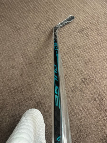 Junior Bauer PULSE Right Handed Hockey Stick P92 50 Flex (New)