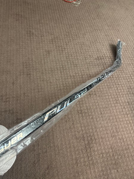 Intermediate Bauer PULSE Left Hand Hockey Stick P28 65 Flex Pro Stock (New)
