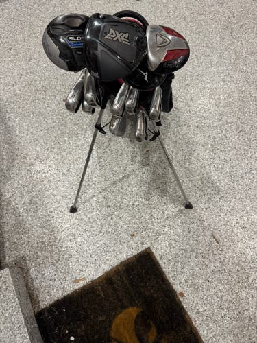 Men's TaylorMade Right Handed Clubs (Full Set) 14 Pieces (Used)