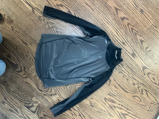 Youth medium bauer neck guard shirt