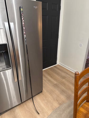 Senior Bauer Vapor Hyperlite 2 Right Handed Hockey Stick P92 77 Flex (Used)