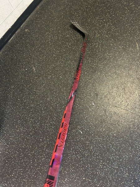 New Bauer Vapor Pro Stock Red Twitch Grip Hockey stick Left Sr. 82 Flex P90TM 2N pro XL