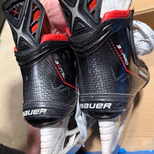 Bauer Vapor 3X Pro Hockey Skates Size 4.5 (Used) w/2 sets of Bladetech and 1 LS Pulse SS Runners