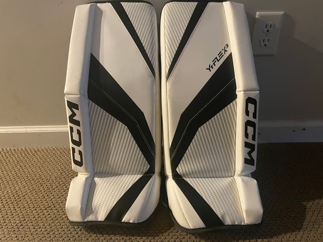 24" CCM YTFLEX 3 Goalie Leg Pads (New)