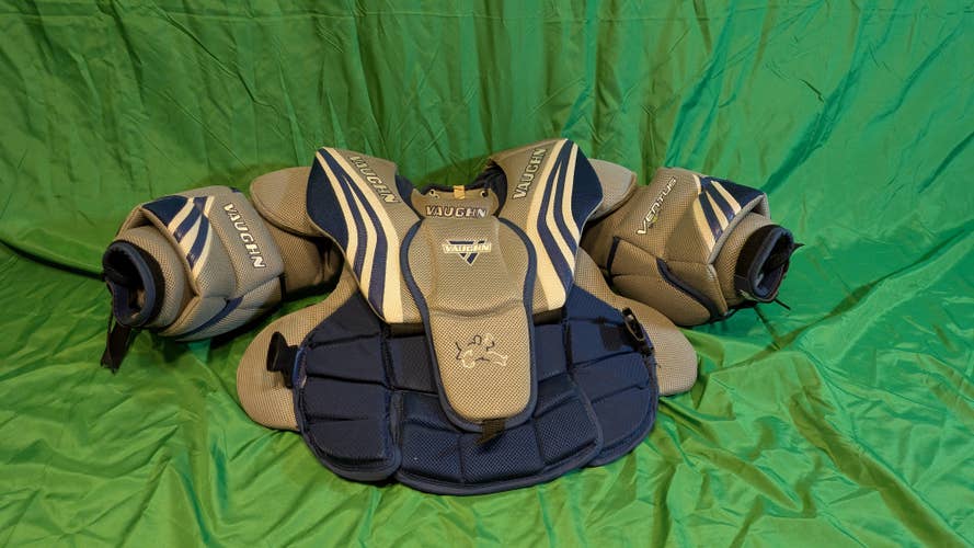 Junior Medium Vaughn Ventus SLR Goalie Chest Protector (Used)