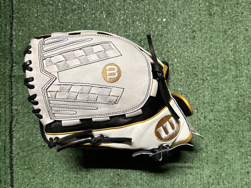 2024 Wilson V125 A2000 LH Pitcher's Fully Enclosed Pitchers Glove 12.5" (New)