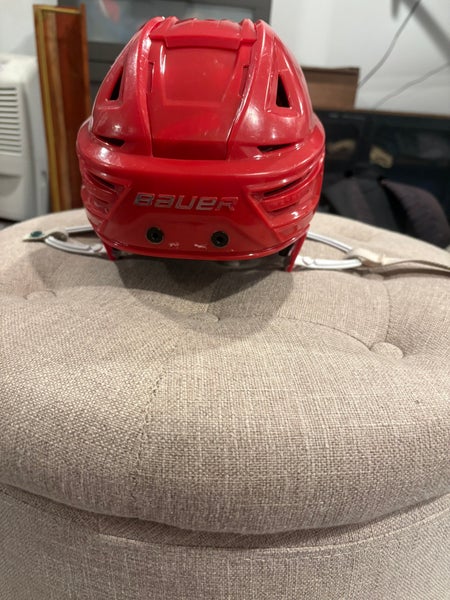 Medium Red Bauer Re-Akt 150 Helmet (Used 1 season)