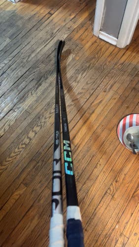 2 sticks Bauer Vapor Hyperlite 2 Left Hand Hockey Stick P28 77 Flex CCM jet speed ft7 pro