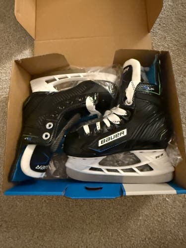 Bauer XLP Hockey Skates Regular Width 10 (New)