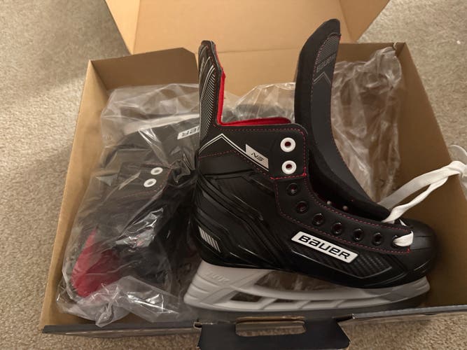 Bauer Ns Hockey Skates Regular Width Size 4 (New)