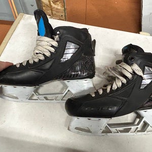 True 2 Piece Hockey Goalie Skates Regular Width Pro Stock 8 (Used)
