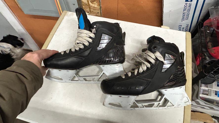 True 2 Piece Hockey Goalie Skates Regular Width Pro Stock 8 (Used)