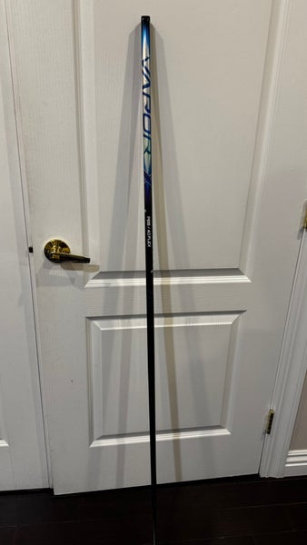 Junior Bauer Vapor FlyLite Right Handed Hockey Stick 40 Flex (New)