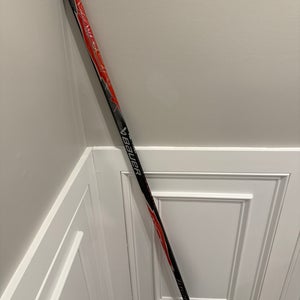 Senior Bauer Vapor FlyLite Right Handed Hockey Stick P92 77 Flex (New) Red
