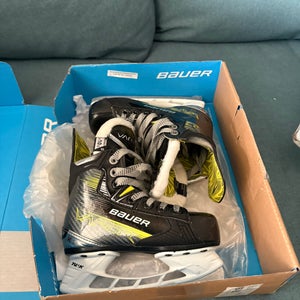 2023 Bauer Vapor X4 Hockey Skates 10.5 (Used)