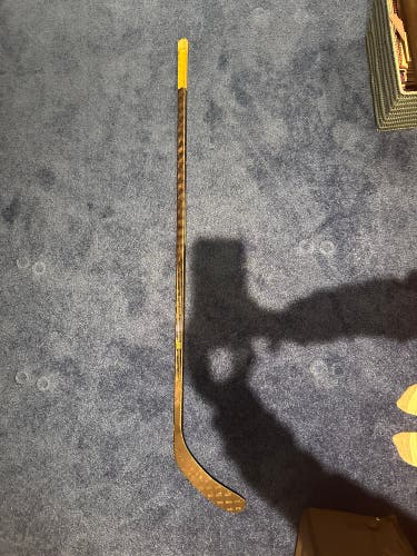Senior Reebok Right Handed Hockey Stick 105 Flex (Used)