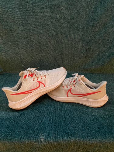 White Men's Size M 11.0 (W 12.0) Adult Nike Zoom Pegasus 39 Shoes (Used)