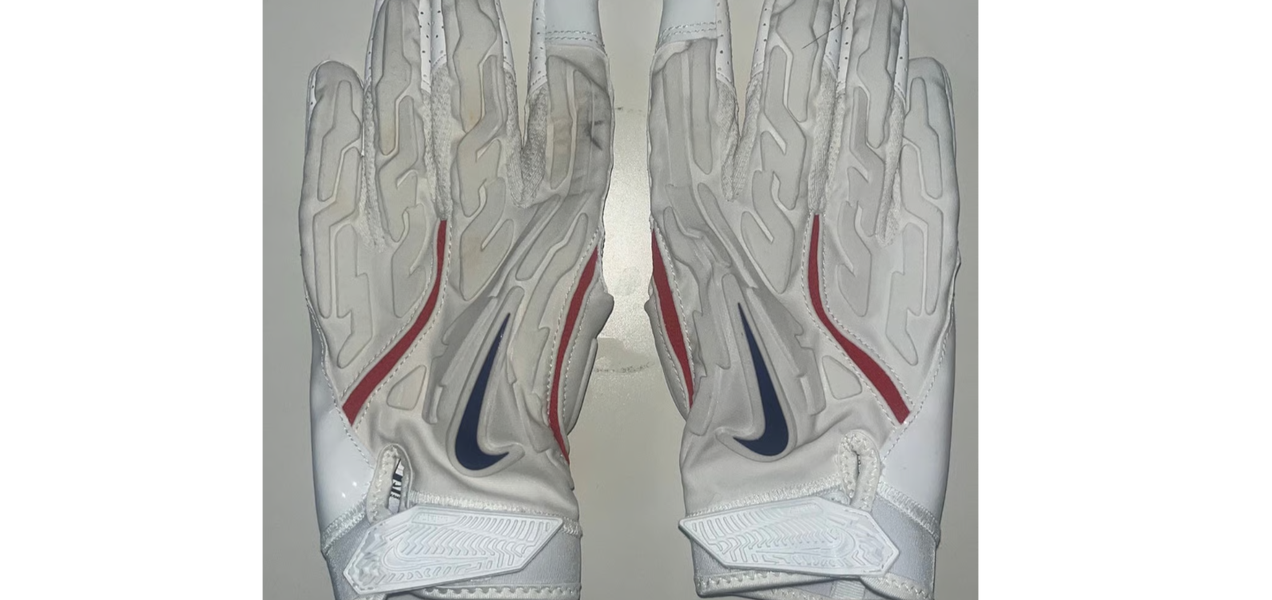 White XL Adult Nike Superbad 7.0 Gloves (Used)