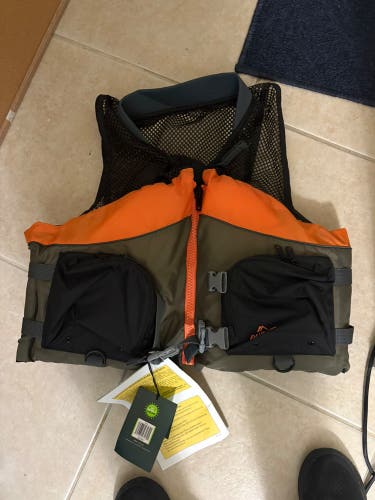 (New) quest men’s medium life vest